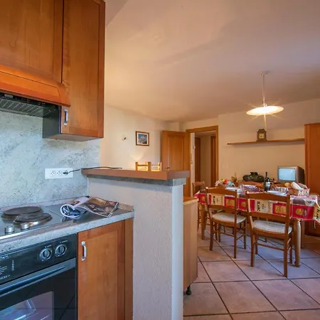 Apartament Sleeps 4 *